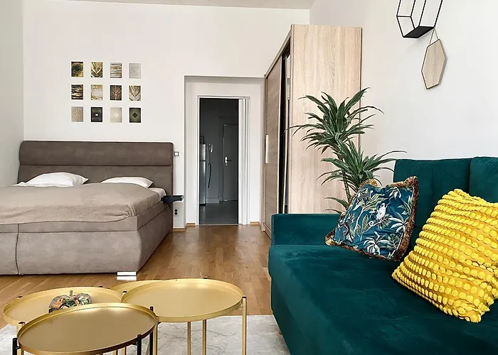 Stylish Retreat In A Lively Area