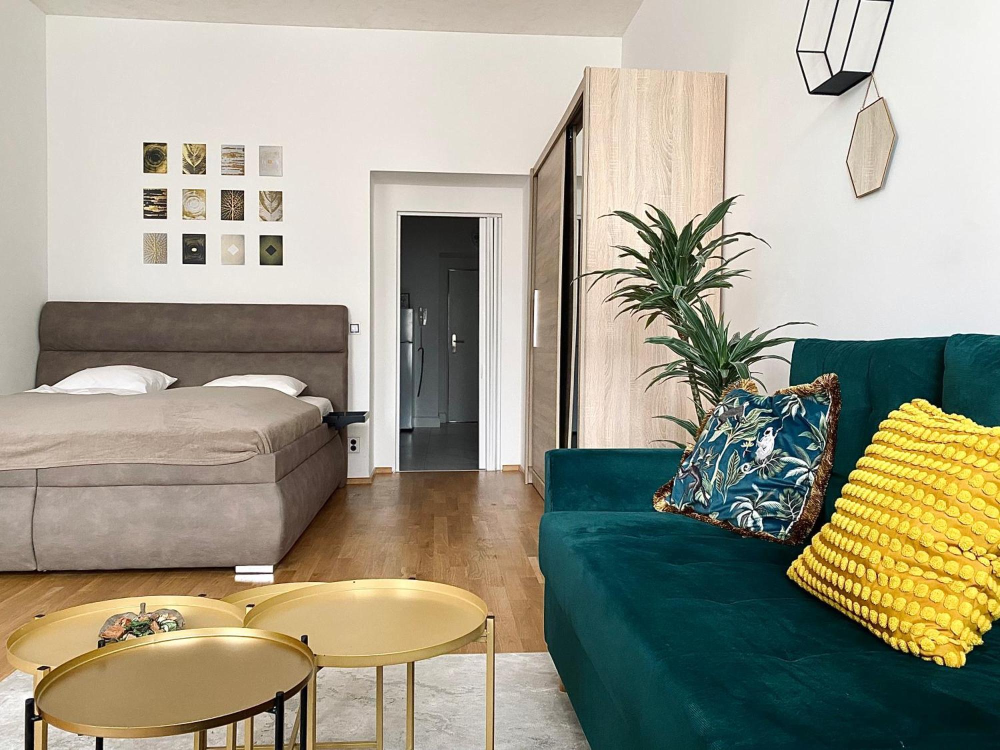 Stylish Retreat In A Lively Area *